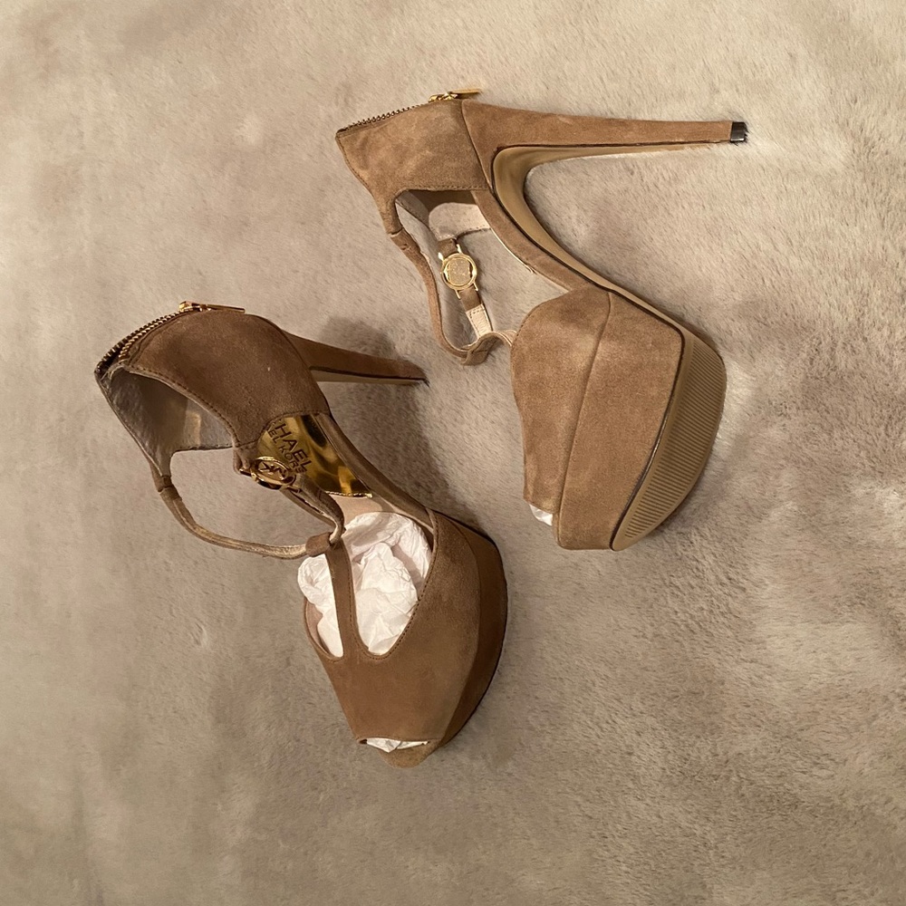 Michael Kors Beige Suede Heels Size 7